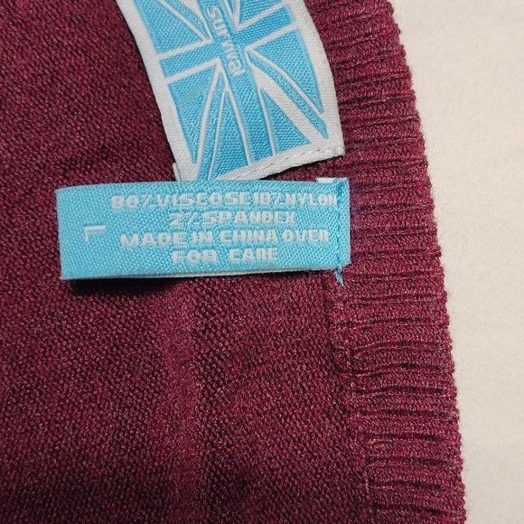 Survival women's burgundy long sleeved cropped cardigan size large - Picture 3 of 9